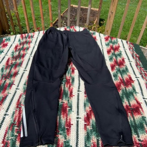Classic Adidas joggers size medium - Picture 4 of 6
